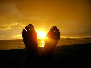 Ah! Bronzer mes pieds au soleil couchant sur une plage de l'ile Maurice
